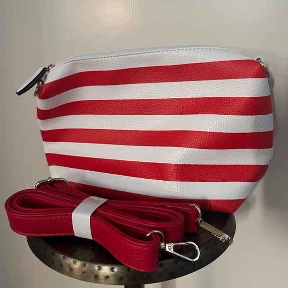 NWOT IM Heart Crossbody Bag - Picture 1 of 7